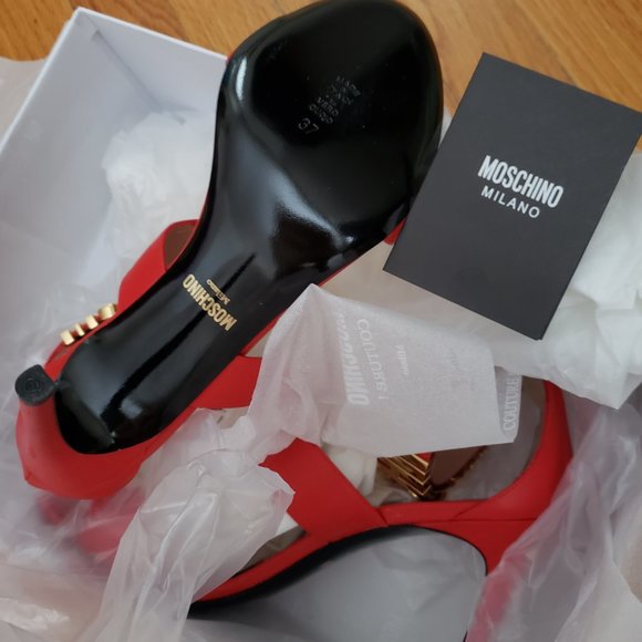 ๐ฅณ๐ฅณ๐ฅณSOLD-Moschino Logo Sandals - Picture 2 of 5